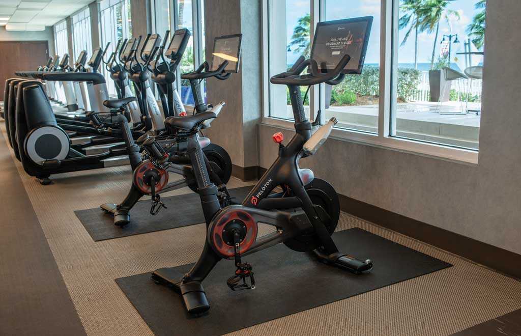 four sets of exercise bicycles in the fitness studio